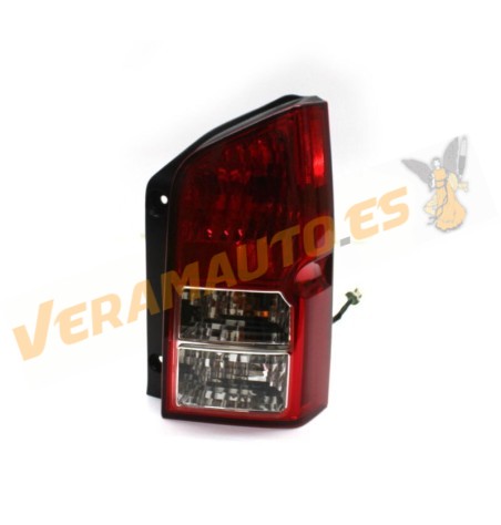 Piloto Nissan Pathfinder R51 del 2005 al 2013 Trasero Derecho con Portalamparas Rojo y Blanco Tipo USA OEM 26550-EA525