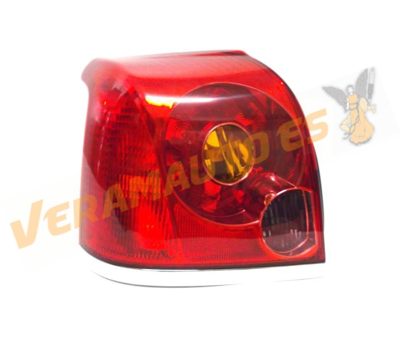 Piloto Toyota Avensis 2003 al 2006 Trasero Izquierdo OEM 8156105130